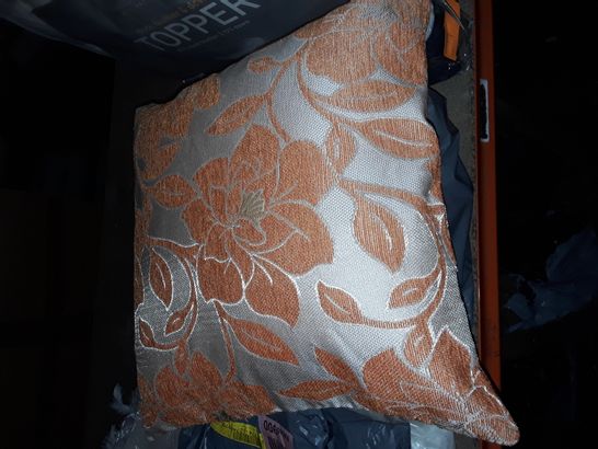 BEVIS ORANGE CUSHION WITH FILLING 