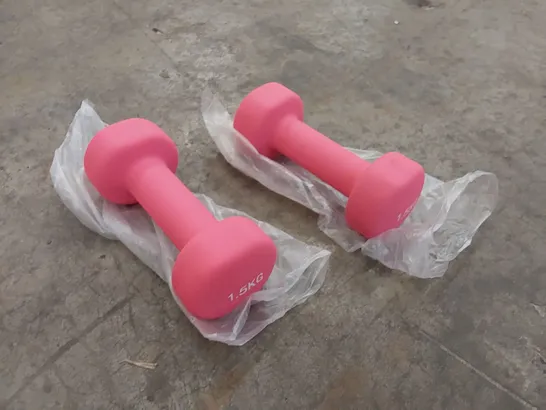 BOXED PAIR OF 1.5KG NEOPRENE DUMBELLS IN PINK (1 BOX)