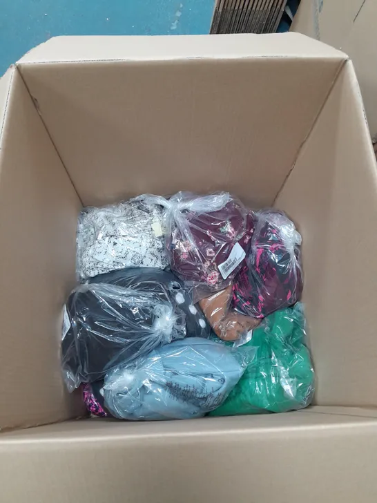 LARGE BOX OF APPROX 15 ASSORTED CLOTHING INCLUDING DRESSES, TROUSERS AND KNITWEAR