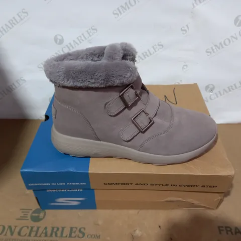BOXED PAIR OF SKECHERS BOOTS - SIZE 8