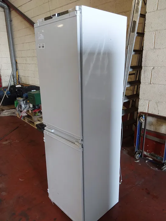 GRUNDIG GKFED445 BUILT-IN INTEGRATED 50/50 FRIDGE FREEZER