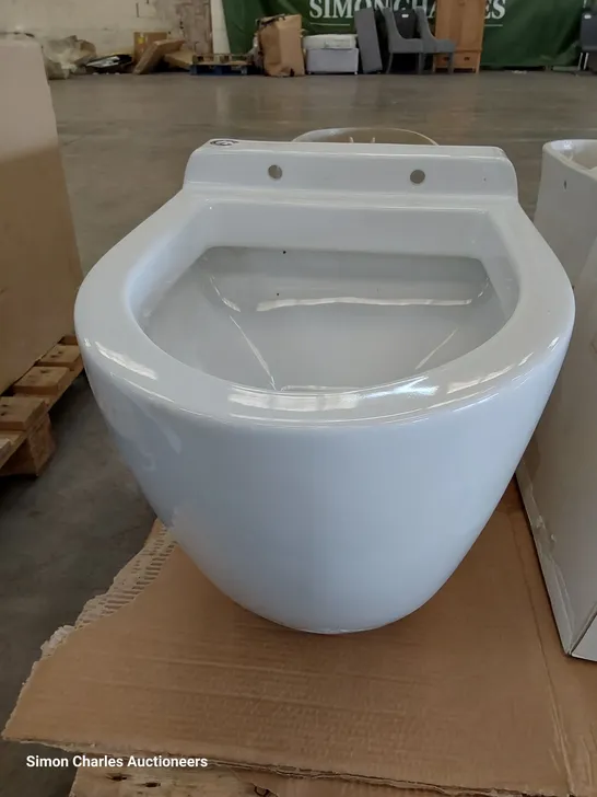 CERAMIC BTW WC PAN WITH LYON QUICK RELEASE SOFT CLOSE TOILET SEAT