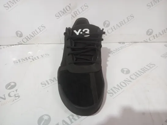 PAIR OF ADIDAS Y-3 SHOES IN BLACK/WHITE UK SIZE 9.5