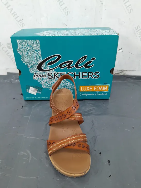 SKETCHERS CALI WOMENS SIZE 9 WEDGE HEEL SANDALS 