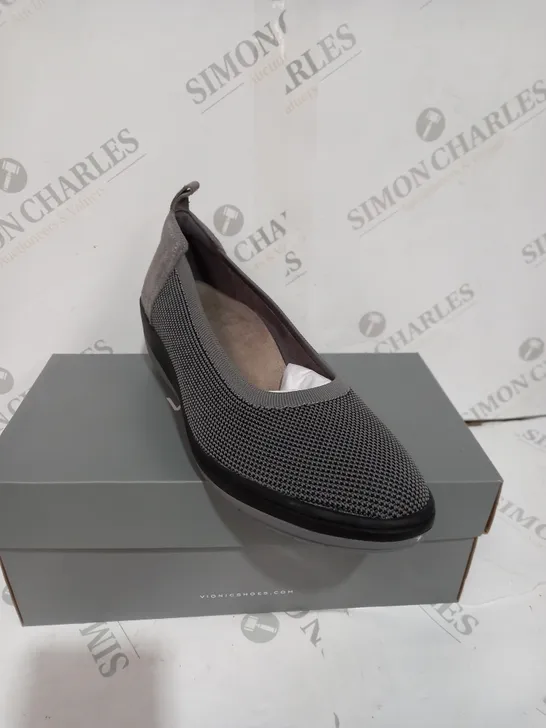 BOXED VIONIC JACEY SLIP-ON SHOES IN GREY SIZE 6