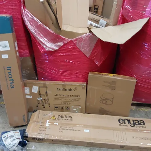 PALLET OF ASSORTED ITEMS INCLUDING: MEMORY FOAM MATTRESS, STEP LADDER, ROOM DIVIDER, COFFEE TABLE, SOFA COVER