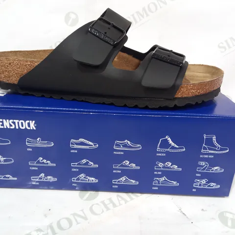 BOXED PAIR OF BIRKENSTOCK ARIZONA BS OPEN TOE SANDALS IN BLACK UK SIZE 9