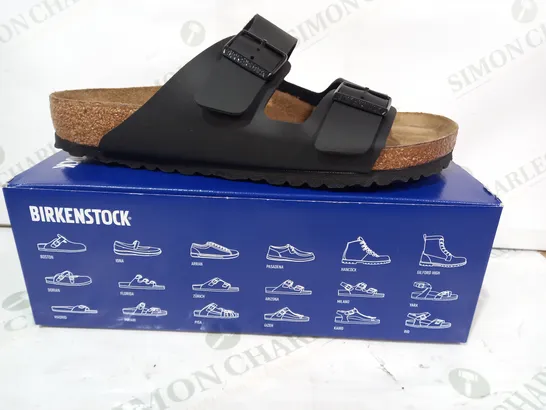 BOXED PAIR OF BIRKENSTOCK ARIZONA BS OPEN TOE SANDALS IN BLACK UK SIZE 9