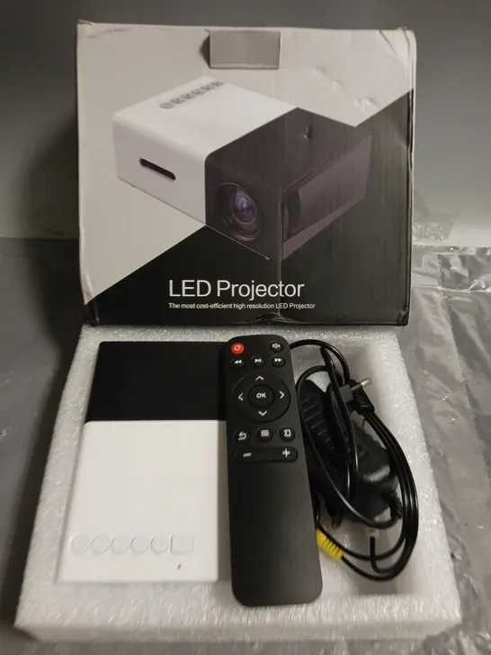 BOXED LED PROJECTOR