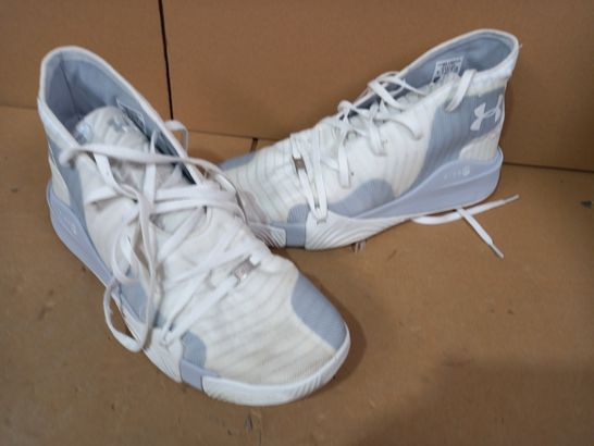 BOXED PAIR OF UNDER ARMOUR SHOES IN WHITE UK SIZE 15