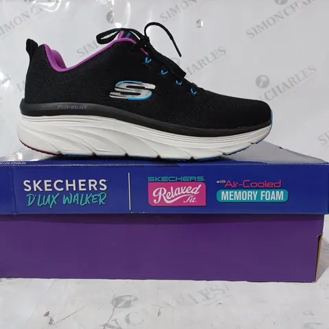 BOXED PAIR OF SKECHERS D'LUX WALKER SHOES IN BLACK/PURPLE UK SIZE 7