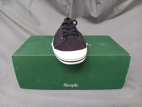 BOXED PAIR OF SIMPLE SATIRE CANVAS SNEAKERS IN BLACK SIZE 4