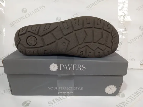 BOXED PAIR OF PAVERS SANDALS IN BROWN UK SIZE 10