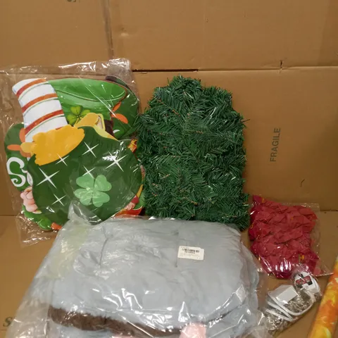 LOT OF APPROXIMATELY 5 HOUSEHOLD ITEMS TO INCLUDE CHRISTMAS DECORATIONS, CHAIR CUSHION SUPPORT, PARTY ITEMS ETC