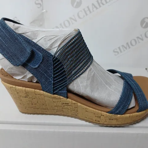 SKETCHERS BEVERLE SANDALS IN NAVY - SIZE 3