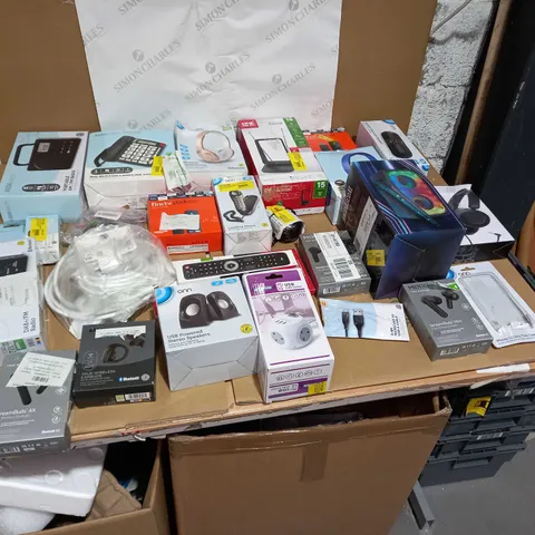 BOX OF A SIGNIFICANT QUANTITY OF ASSORTED ELECTRONIC ITEMS TO INCLUDE FIRE TV STICK, ONE FOR ALL AERIAL, TRUE WIRELESS EARBUDS, JUICE DISCO XL PARTY SPEAKER, ETC