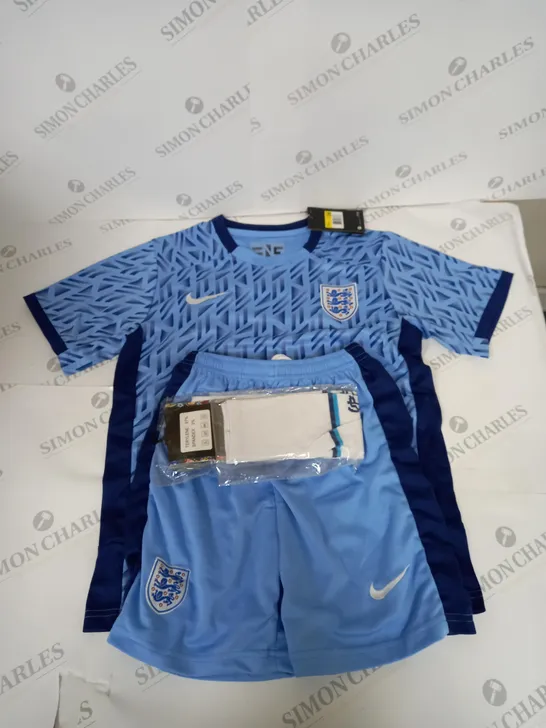 ENGLAND FC AWAY KIT SIZE 28