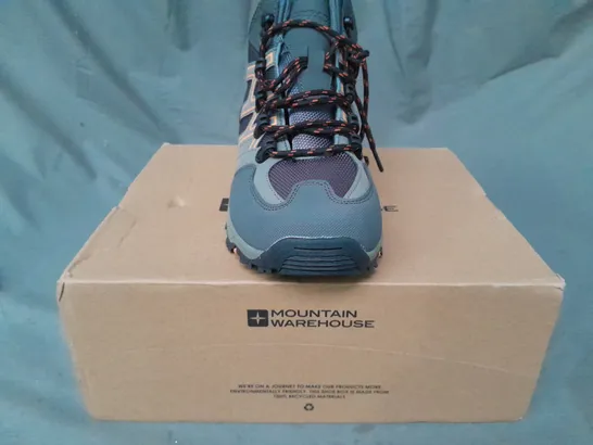 BOXED PAIR OF MOUNTAIN WAREHOUSE OSCAR 2 KID'S WALKING BOOTS IN GREY/ORANGE UK SIZE 5