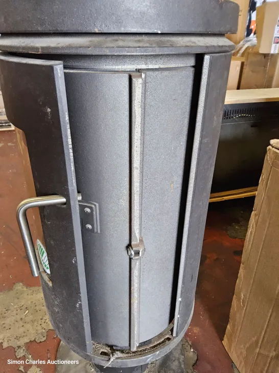 6148 FREESTANDING WOOD BURNING STOVE 4657422Simon Charles Auctioneers