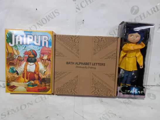 BOX OF APPROXIMATELY 20 ASSORTED TOYS AND GAMES TO INCLUDE CORALINE FIGURE, BATH ALPHABET LETTERS, JAIPUR CARD GAME, ETC