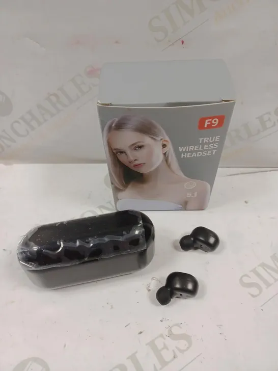 F9 TRUE WIRELESS EARPHONES AND CHARGING CASE 