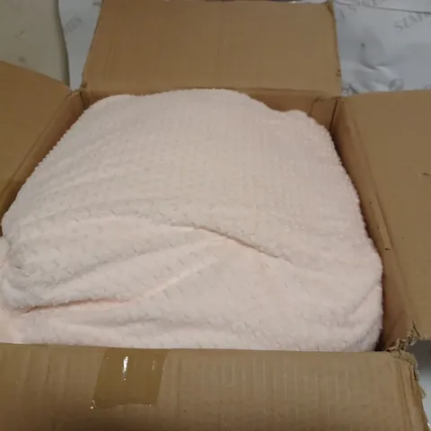 DOUBLE PINK THROW