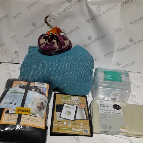 BOX OF APPROXIMATELY 10 ITEMS TO INCLUDE 2 PILLOWCASE PACK, PLASTIC TUBS, RUG, ETC