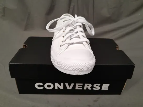 BOXED PAIR OF CONVERSE SHOES IN WHITE UK SIZE 5