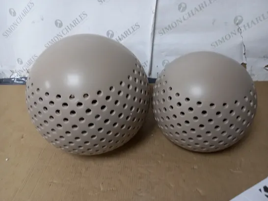 KELLY HOPPEN SET OF 2 INDOOR OUTDOOR ORBS 25CM AND 30CM IN TAUPE