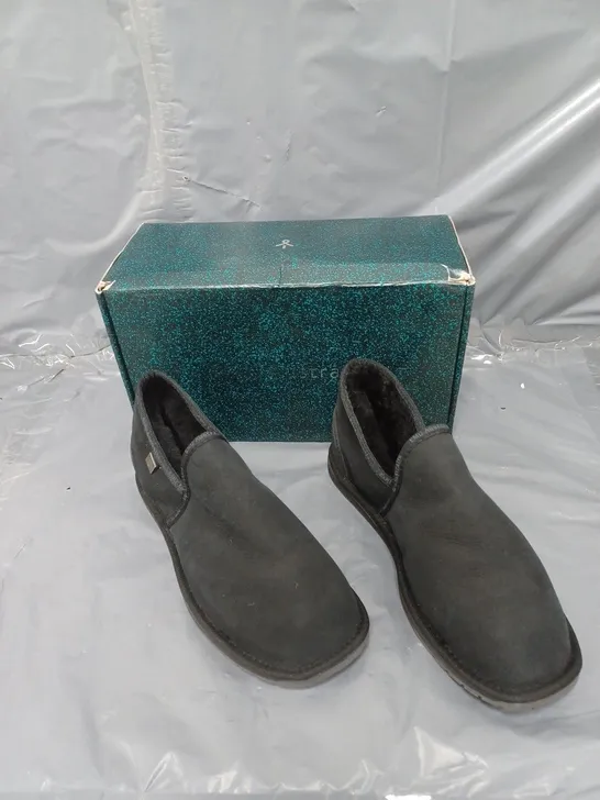 BOXED PAIR OF EMU AUSTRALIA MENS ASHFORD SLIPPERS BLACK SIZE 10