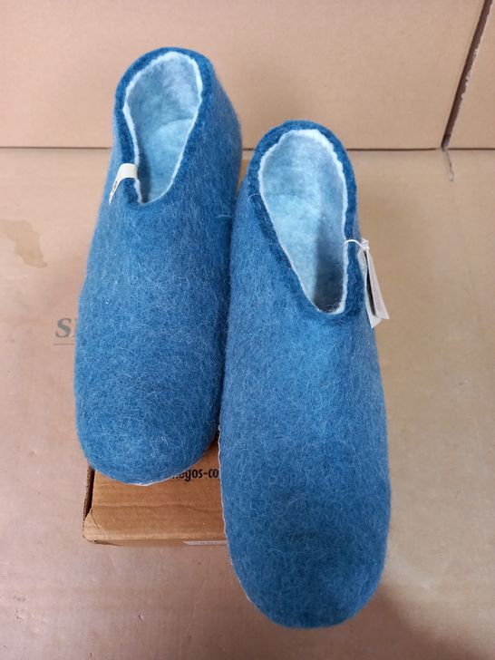 EGOS COPENHAGEN PAIR OF SLIPPER SHOES IN SEA BLUE EU SIZE 40