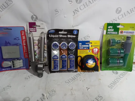 BOX OF APPROXIMATELY 15 ASSORTED ITEMS TO INCLUDE - GALIC PRESS - MARKSMAN 4 PEICE HOSE FITTING - LIQUID SHOE SHINE ECT