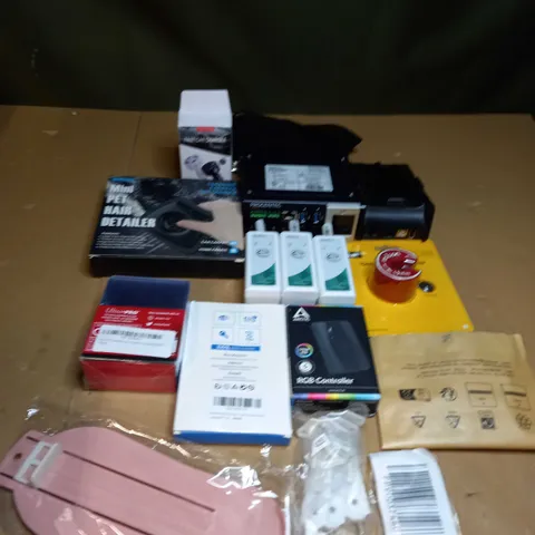 BOX OF ASSORTED ITEMS TO INCLUDE CAR CHARGERS, PET HAIR DETAILER AND PIPE CUTTER