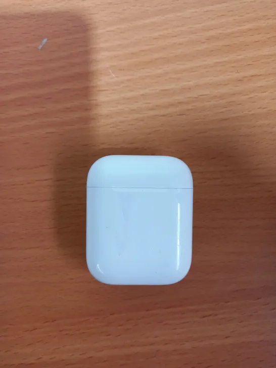 APPLE AIRPODS