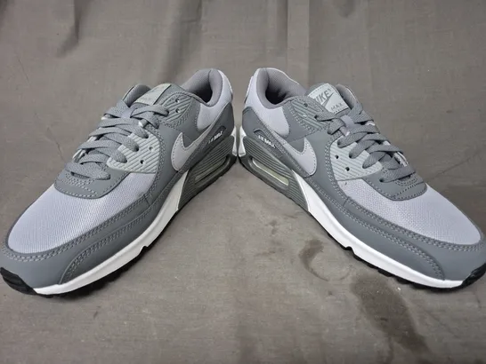 BOXED PAIR OF NIKE AIR MAX 90 SHOES IN GREY UK SIZE 9.5