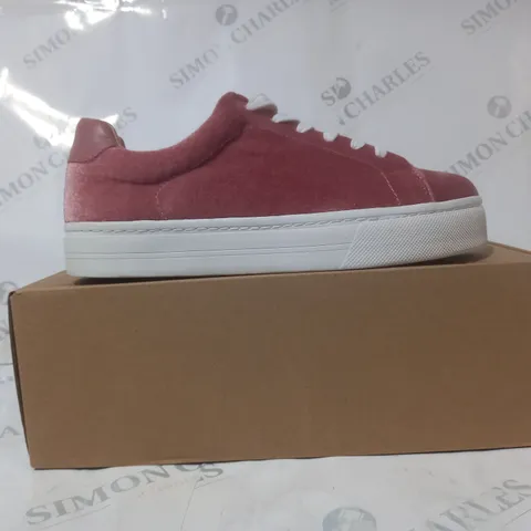 BOXED PAIR OF BODEN VELVET TRAINERS IN PINK EU SIZE 42