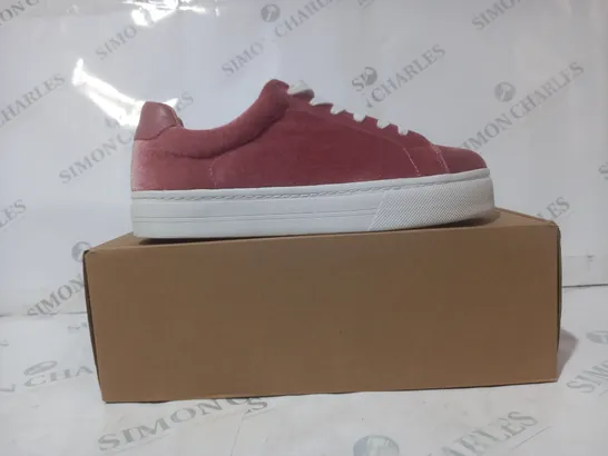 BOXED PAIR OF BODEN VELVET TRAINERS IN PINK EU SIZE 42