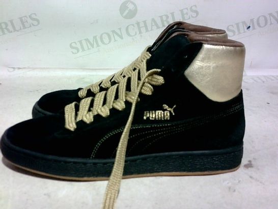 PAIR OF PUMA TRAINERS (BLACK, SOFT MATERIAL), SIZE 7.5 UK