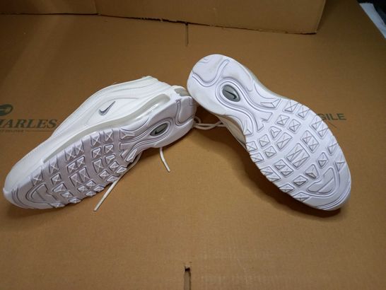 PAIR OF NIKE OFF WHITE TEXTURED TRAINERS - SIZE 6