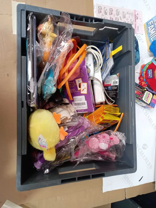 BOX OF APPROX 15 ASSORTED TOYS TO INCLUDE - XBOX CONTROLLER, HELLO KITTY STICKERS, NEON CRAYON ETC