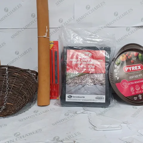 BOX OF APPROX 30 ASSORTED ITEMS TO INCLUDE - HEAVY DUTY WOVEN WEED MEMBRAIN - PYREX ASIMETRIA - AMTECH 3 PEICE RASP FILE ECT 