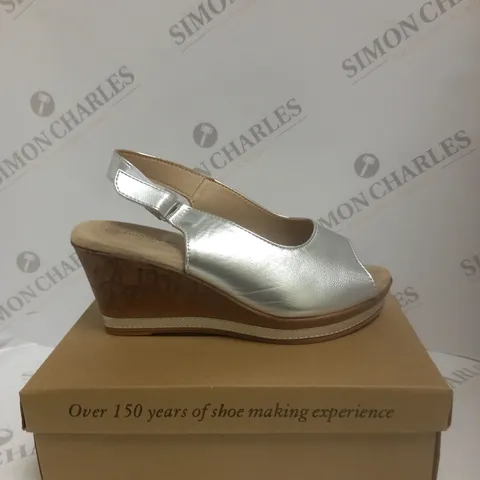 BOXED PAIR OF CUSHION WALK SILVER STRAPPY WEDGE HEELED SHOES - SIZE 6