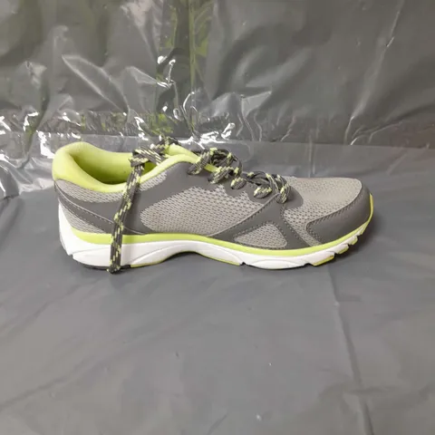 VIONIC TKO TRAINERS GREY SIZE 6.5