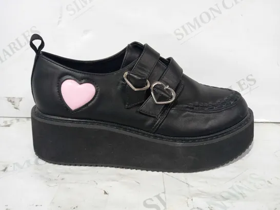 BOXED PAIR OF KOI VEGAN LEATHER PLATFORM SHOES IN BLACK W. PINK HEART UK SIZE 5