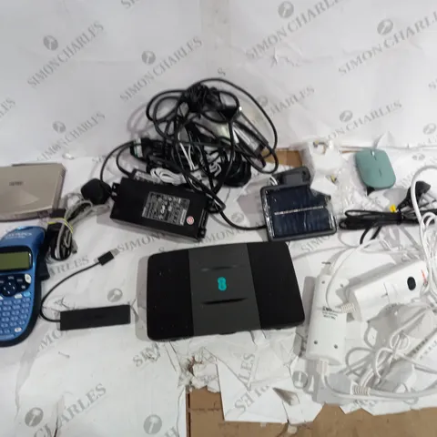 JOBLOT OF ASSORTED WIRES AND CONNECTIVE PARTS TO INCLUDE DYMO LETRATAG, ANKER STICK, AND UGREEN MOUSE ETC.