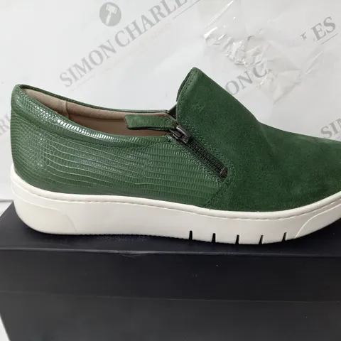 BOXED PAIR OF NATURALIZER PLATFORM SLIP ON SHOES IN GREEN - SIZE 6