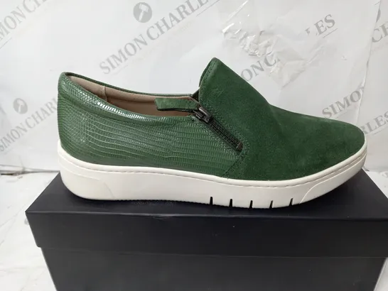 BOXED PAIR OF NATURALIZER PLATFORM SLIP ON SHOES IN GREEN - SIZE 6