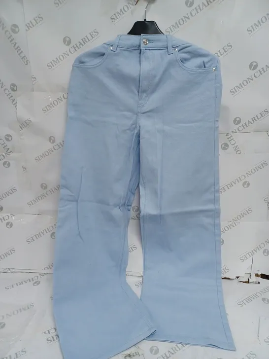 DIVIDED BLUE DRNIM JEANS SIZE 44