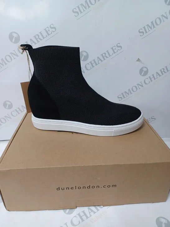 DUNE BLACK KNIT HIDDEN WEDGE TRAINER SIZE 4