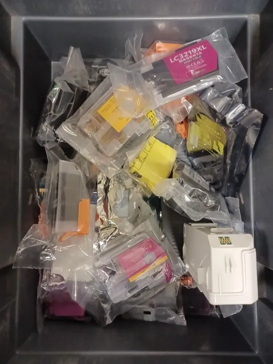 BOX OF APPROXIMATELY 25 ASSORTED REPLACEMENT PRINTER INK CARTRIDGES TO INCLUDE BLACK HP 652, CYAN LC3219XL, EPSON SJIC34P(K) ETC 